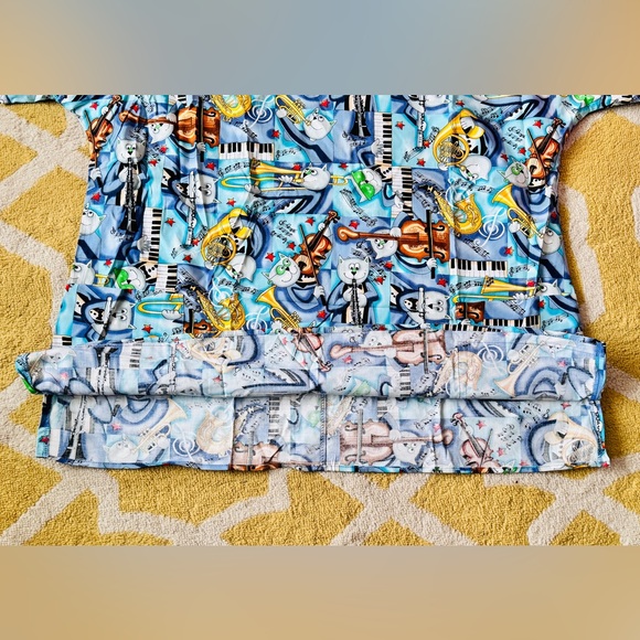 Women’s Scrub Top XXL NEW by White Cross - Fun Cats Playing Jazz NEVER WORN - Picture 7 of 7